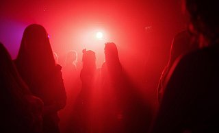 Der Umgang mit möglichen K.O.-Tropfen-Attacken löst bei den Opfern Unverständnis aus. - Symbolbild: Pixabay