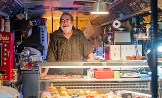 Klaus Hörst steht auch mit 72 Jahren jeden Tag - oder besser gesagt jede Nacht - auf, um seine Kunden mit frischen Brötchen zu versorgen. - Andre Schneider