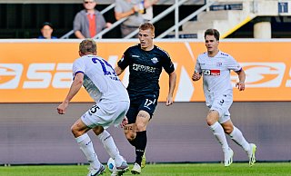 Laurin Curda (Mitte) hat Probleme mit dem Hüftbeuger, soll aber am Sonntag in Cottbus für den SCP auflaufen. - Besim Mazhiqi