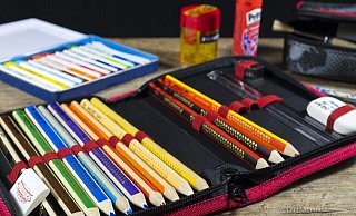 Federmappen, Stifte, Anspitzer und Co bestehen oft in Teilen aus Plastik oder enthalten giftige Inhaltstoffe. Inzwischen gibt es zahlreiche Möglichkeiten um die Schultaschen der Kinder umweltfreundlich auszustatten. - Symbolbild: Pixabay