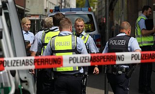 Wie auf diesem Archivfoto, tauchte die Polizei auch bei der 51-Jährigen auf, um belastende Beweise sicherzustellen. - Symbolbild: dpa