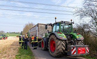 Das Verladen unter der Starkstromleitung wurde dem jungen Mann zum Verhängnis. - Feuerwehr Porta/Michael Horst