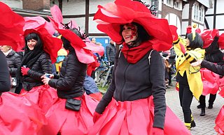 Ausgelassene Stimmung am Rosenmontag 2020 – nächstes Jahr bleiben die Kostüme im Schrank. - Marion Pokorra-Brockschmidt