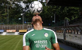 Seit über einem Jahr steht Vicent Ocansey im Kader des FC Gütersloh. Sein Gesicht haben die meisten Fans aber wohl noch nie gesehen. Foto: Gregor Winkler - Gregor Winkler