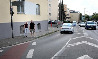 Die Linksabbiegerspur von der Bismarckstraße in die Marienstraße ist nach Meinung von Traute Lakemeier und Ulf Kutschewski überflüssig und könnte zum Radweg umgewidmet werden. - Frank-Michael Kiel-Steinkamp