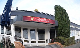 In der Stadthalle selbst sollen nur im äußersten Notfall geflüchtete Menschen untergebracht werden. - Mareike Patock
