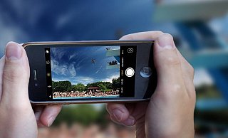 Wer im Frei- oder auch Hallenbad zum Smartphone greift, um Fotos oder Videos aufzunehmen, bewegt sich schnell im Bereich strafbarer Handlungen. - Patrick Menzel