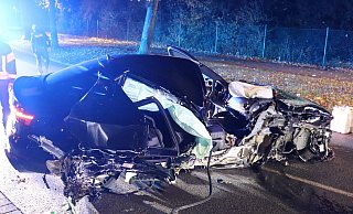 Der Audi wurde beim Unfall auf der Herford Straße stark beschädigt. - Polizei Kreis Herford