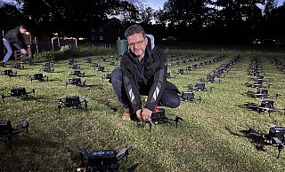 Der Rietberger Peter Smiatek hat den mehr als 4.000 Besucher imGartenschaupark Rietberg eine tolle Drohnenshow beschert. - Gabriele Grund