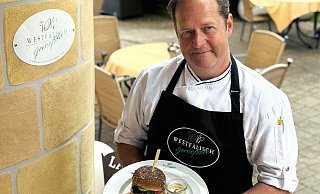 Stefan Breidenbach ist Inhaber des Landgasthofs Potthoff in Borgholzhausen. - Stefan Breidenbach Stefan Breidenbach ist Inhaber des Landgasthofs Potthoff in Borgholzhausen. - Stefan Breidenbach