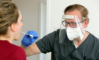 Bislang konnte jeder das Gratis-Angebot bei den Schnelltests nutzen - das ändert sich bald. - Themenbild: Wolfgang Rudolf