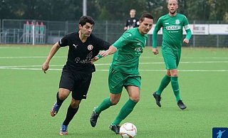 Valanti Plomaritis (l.) und seine Eintrachtler wollen die Gegner so unter Druck setzen wie hier gegen Ubbedissen. - Unger