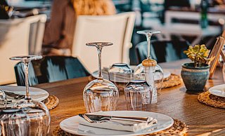 Die Gastro-Branche hat es derzeit generell nicht leicht - und jetzt gibt es offenbar auch noch drei Wasserschäden gleichzeitig. - Symbolbild: Unsplash