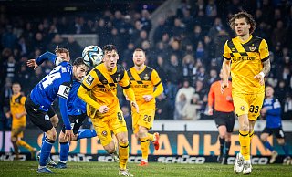 Christopher Lannert (l.), hier im Spiel gegen Dynamo Dresden, ist von allen Feldspielern des DSC Arminia Bielefeld der mit den meisten Spielminuten im Ligabetrieb. - Sarah Jonek Fotografie