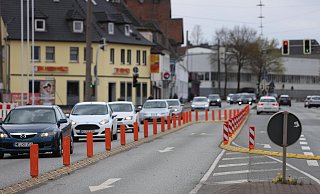 Durch die provisorische Einengung soll vor allem der Durchgangsverkehr abgeschreckt werden. Aber auch viele Bad Oeynhausener sind genervt vom einspurigen Teilstück der Mindener Straße. - Nicole Sielermann