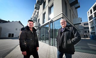 Ralph Schubert (r.) eröffnet gemeinsam mit seinem Betriebsleiter aus dem „Alex“, Ahmet Göceci, in Kürze das Restaurant „Moto 59“ im noch jungen Kaiserquartier. Drinnen wie draußen wird des 120 Sitzplätze geben. - Andreas Frücht