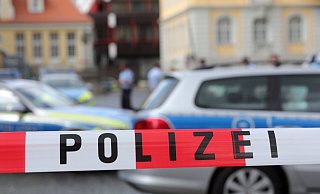 Nach einer Bombendrohung hat die Polizei den Gefahrenbereich um die Ausgabestelle der Tafel in Lübbecke abgesperrt. - Symbolfoto: Frank-Michael Kiel-Steinkamp