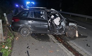 An dem Renault Clio entstand bei dem Unfall ein Totalschaden. - Polizei Höxter