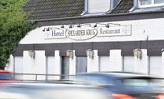 Durch die geplanten neuen Nutzungen des Areals rund um den ehemaligen "Spexarder Kruges" an der Verler Straße wird sich die nicht einfache verkehrliche Situation laut Gutachten kaum verschlechtern. - Jens Dünhölter