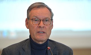 „Überhöhte Geschwindigkeit ist weiter eine der Hauptunfallursachen. Eine flächendeckende Überwachung halten Fachkreise daher für unausweichlich“, betont Landrat Sven-Georg Adenauer.