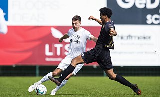 Es war noch mehr drin: Rödinghausens Fynn Arkenberg (l.) hatte kurz vor Schluss die große Chance zum Siegtreffer. - Noah Wedel