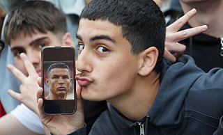 Tausende Ronaldo-Fans hofften im Kreis Gütersloh auf ein Selfie mit dem Superstar. - Christian Geisler