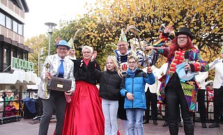 Vom neuen Kinderprinzenpaar Jannes Helmes und Noelia-Dana Pécenkovic über Prinz Karsten Husemann und Prinzessin Wilma Thorenmeier bis hin zu Gerd Jarosch sind alle bestens gestimmt. - Madita Schellenberg