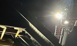 Die Feuerwehr Bad Lippspringe machte mehrere Glutnester - auch unter den Dachpfannen - ausfindig. - Feuerwehr Bad Lippspringe