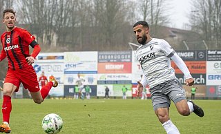 Volles Tempo: Rödinghausens Ramien Safi (r.) entschied mit seinem Treffer zum 2:0 das Spiel in Oberhausen. - Joel Beinke