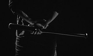 Bewaffnet mit Baseballschlägern sind maskierte Männer in die Wohnung eines Bünders eingedrungen. - Pixabay