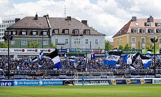 Rund 1.500 Arminen unterstützen ihre Mannschaft beim 2:0-Auswärtssieg gegen 1860 München. - IMAGO/Eibner