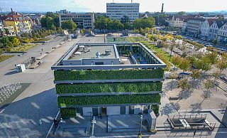 Am Grünen Würfel auf dem Kesselbrink gibt es öffentliche Toiletten. Für die Polizei wurden sie nun auch ein Tatort. - Foto: Andreas Zobe/NW