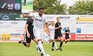 Auf zum nächsten Streich: Neuzugang Leon Tia lieferte die Vorarbeit zum 5:0. - Joel Beinke