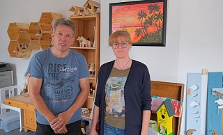 Anleiter Frank Gläsel und Standortleiterin Susanne Ernst im neuen Deko-Shop der IFAS an der Mindener Straße 29. - Nicole Bliesener