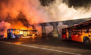 Szenen wie aus einem Hollywoodfilm ereignen sich bei einem Brand im Jahr 2019. Busse brennen, Explosionen sind in Bielefeld zu hören. - Christian Mathiesen