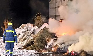 Das Feuer am alten Kornhaus löste einen Großeinsatz der Feuerwehr aus. - Simone Flörke