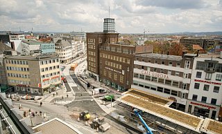 Ab Dienstag halten erstmals Busse an der neuen Haltestelle in der Friedrich-Verleger-Straße. - Stadt