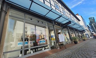 Ein Kunde soll in diesem Bünder Modegeschäft ein gefälschtes Masken-Attest vorgelegt haben. - Florian Weyand