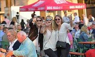 Beste Stimmung im vergangenen Jahr beim Weinmarkt in Kattenstroth - dieses Mal soll es genauso werden. - Jens Dünhölter