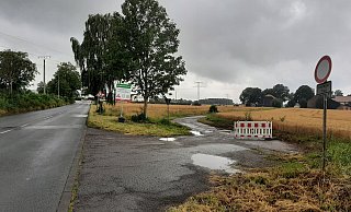 Verbotene Durchfahrt: Ein Abzweig an der Industriestraße führt über einen Feldweg zu einem Gehöft und weiter zur Papenheimer Straße in Richtung der B252. - Dieter Scholz