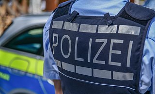 Die Höxteraner Polizei bittet nach einem Übergriff auf der B64 bei Bad Driburg um Zeugenhinweise. - picture alliance / Ostalb Network