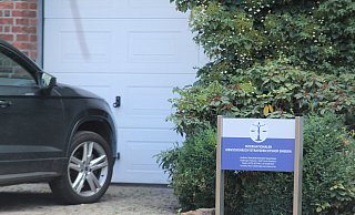 Anhänger der Reichsbürgerbewegung haben offenbar eine neue Botschaft in Porta Westfalica-Möllbergen eröffnet. - Ulf Hanke
