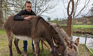 Lukas Barkhausen sind die beiden Netheesel längst ans Herz gewachsen. - Privat