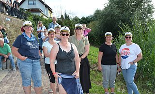 Die Braut Katja Spormann (Mitte) mit Jana Hampe, Melanie Gromsch, Mareike Käse, Tanja Dörrier, Tatjana Heidenreich und Karoline Klages - Kube