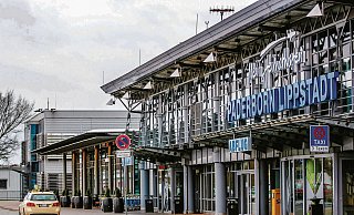 Der Flughafen Paderborn/Lippstadt hat seit dem Ferienbeginn viel zu tun. 150.000 Passagiere sollen während der Ferien hier durchreisen. - Jens Reddeker