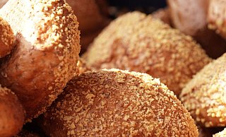 Brötchen gehören für viele zu einem guten Frühstück an Silvester und Neujahr dazu. - Symbolfoto: Pixabay/mariya_m
