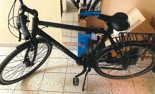 Der Messertäter war mit diesem Fahrrad zum Tatort gefahren. Es wurde noch nicht als gestohlen gemeldet. Foto: Polizei - Polizei