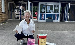 Annerose Gierlichs-Berg und ihre Mitstreiter sammelten in drei Wochen 1.000 Unterschriften für längere Öffnungszeiten im Neuhäuser Waldbad. - Gierlichs-Berg