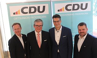 Der CDU-Landtagsabgeordnete Daniel Sieveke (v.l.), Bürgermeister Michael Dreier, Gastredner René Fahr und Ortsunionsvorsitzender André Springer beim Neujahrsempfang der CDU Paderborn. - Moritz Jülich