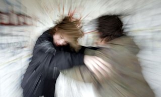 Die Polizei Herford ermittelt nach einer Auseinandersetzung zwischen Jugendlichen wegen gefährlicher Körperverletzung. - Verwendung weltweit